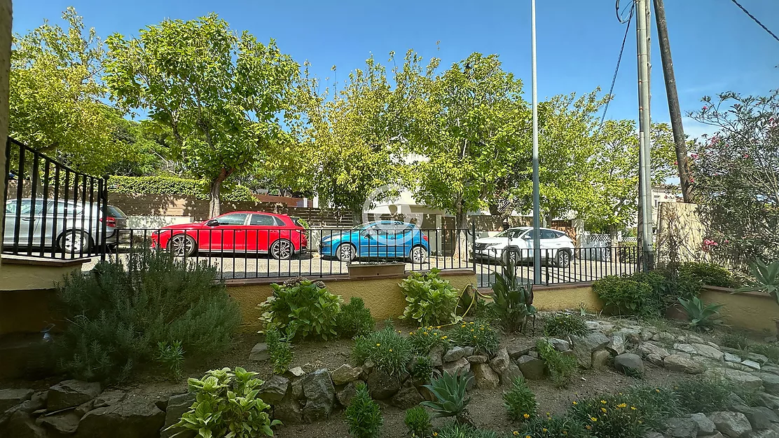 Piso de 3 habitaciones en venta con garaje, en una zona tranquila de Palafrugell