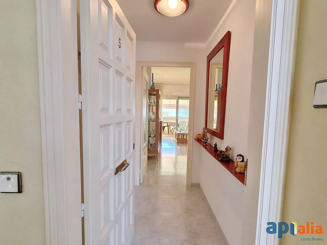Cozy ground-floor apartment with private terrace, communal pool, parking and storage room in Mas Barceló, Calonge