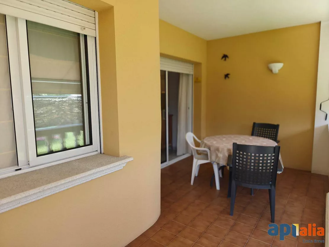 Cozy ground-floor apartment with private terrace, communal pool, parking and storage room in Mas Barceló, Calonge