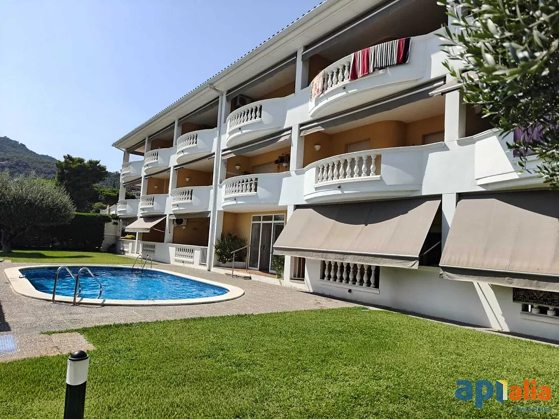 Cozy ground-floor apartment with private terrace, communal pool, parking and storage room in Mas Barceló, Calonge