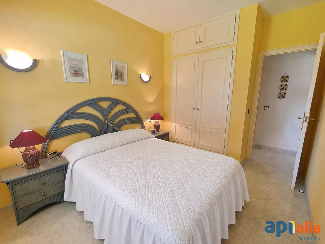 Cozy ground-floor apartment with private terrace, communal pool, parking and storage room in Mas Barceló, Calonge