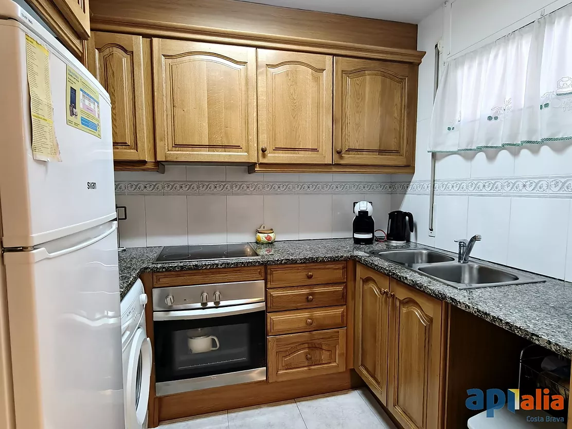 Cozy ground-floor apartment with private terrace, communal pool, parking and storage room in Mas Barceló, Calonge
