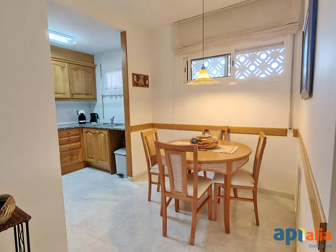 Cozy ground-floor apartment with private terrace, communal pool, parking and storage room in Mas Barceló, Calonge