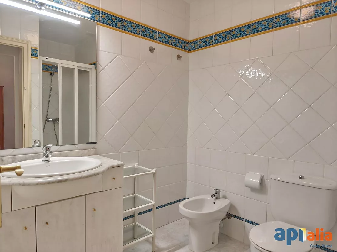 Cozy ground-floor apartment with private terrace, communal pool, parking and storage room in Mas Barceló, Calonge