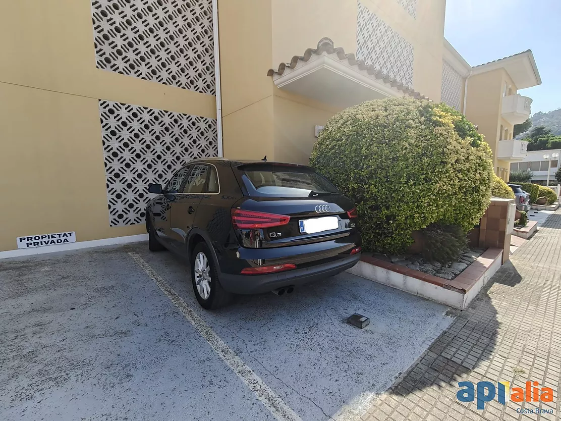 Cozy ground-floor apartment with private terrace, communal pool, parking and storage room in Mas Barceló, Calonge
