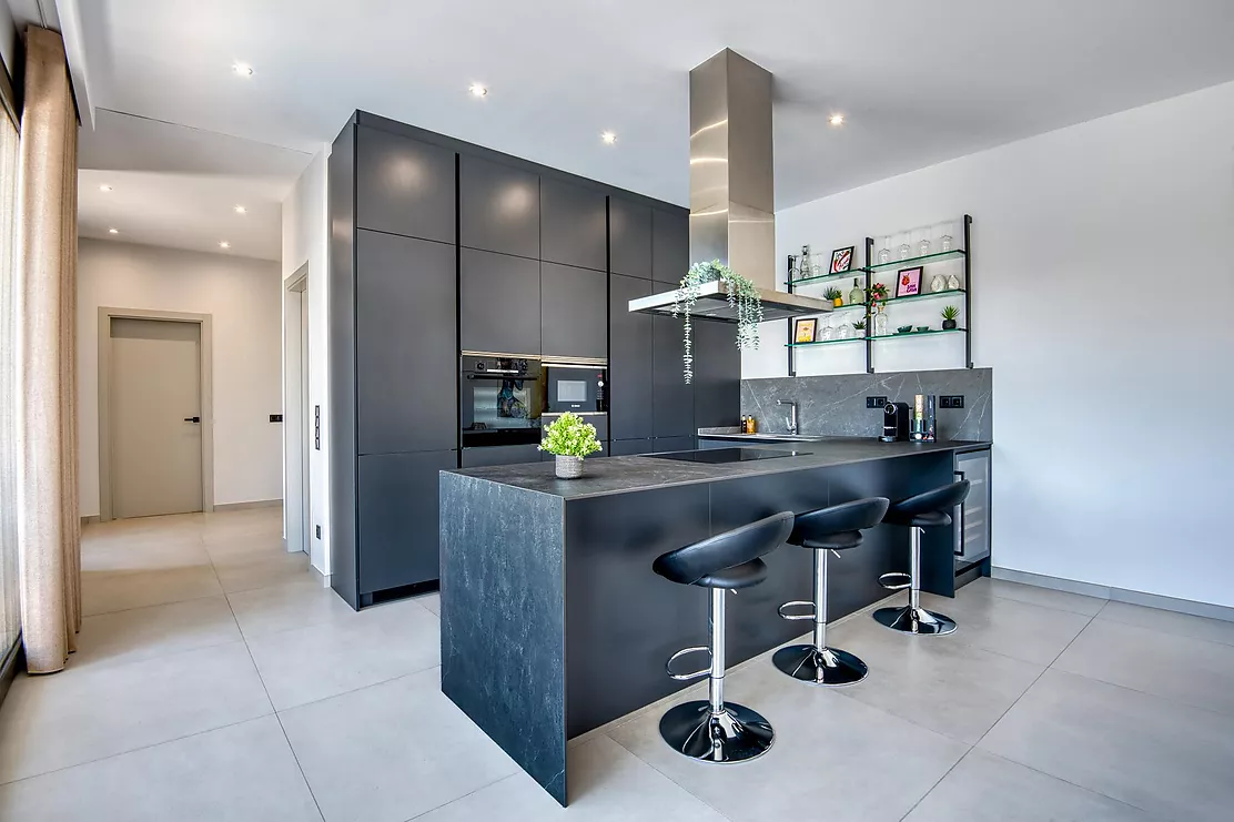 Contemporary villa with pool and parking in Calonge