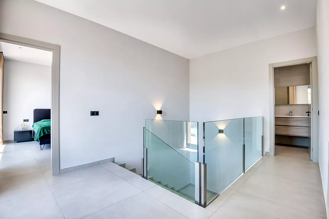 Contemporary villa with pool and parking in Calonge