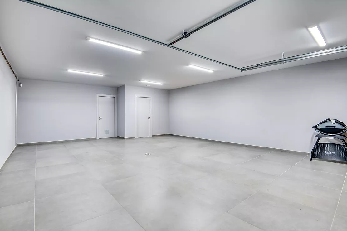 Contemporary villa with pool and parking in Calonge