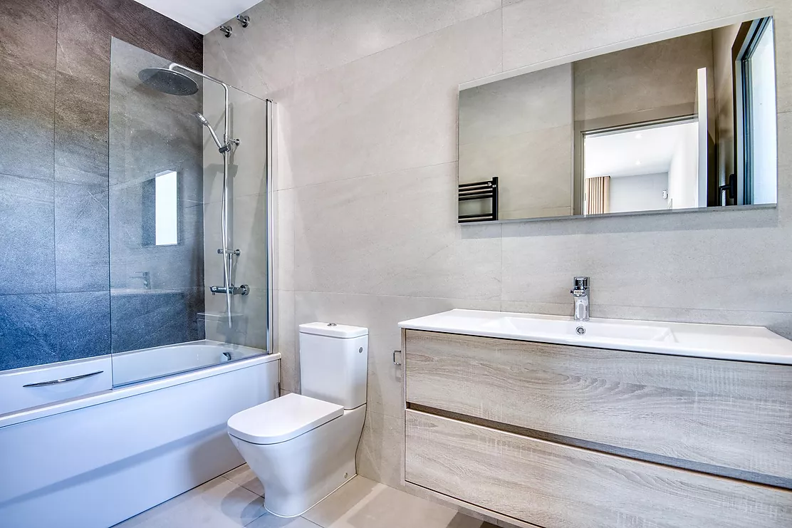 Contemporary villa with pool and parking in Calonge