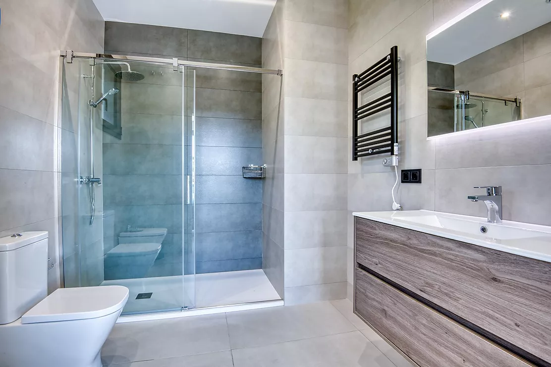 Contemporary villa with pool and parking in Calonge