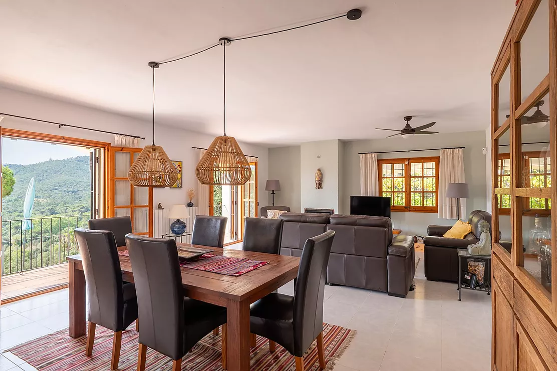 Detached Villa with Pool and Panoramic Mountain Views in Calonge