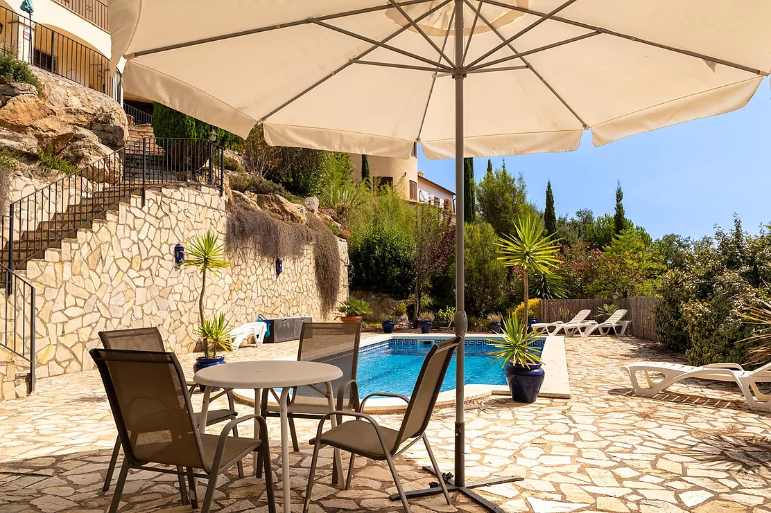 Detached Villa with Pool and Panoramic Mountain Views in Calonge