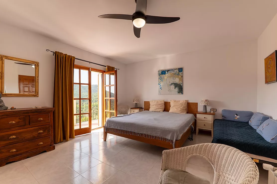 Detached Villa with Pool and Panoramic Mountain Views in Calonge