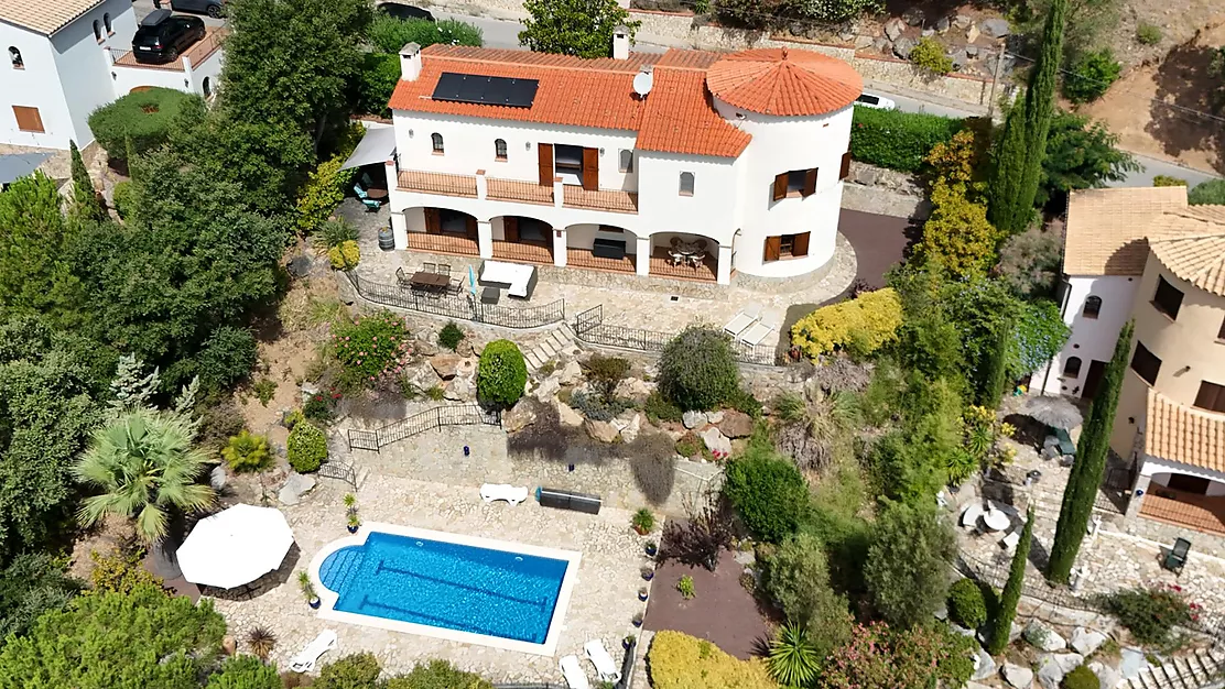 Detached Villa with Pool and Panoramic Mountain Views in Calonge