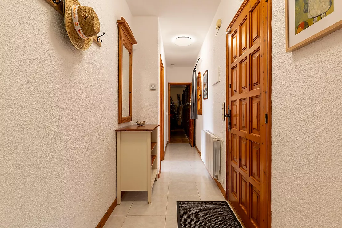 Detached Villa with Pool and Panoramic Mountain Views in Calonge