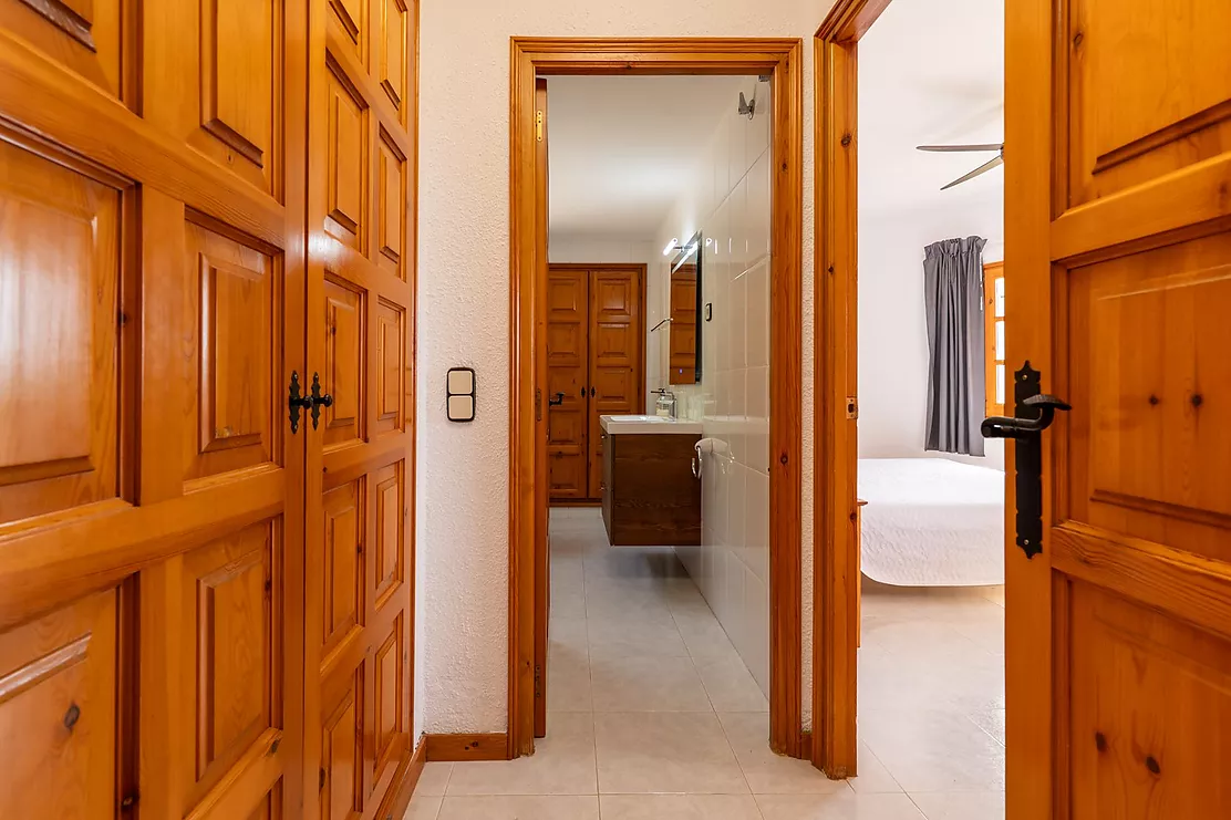 Detached Villa with Pool and Panoramic Mountain Views in Calonge