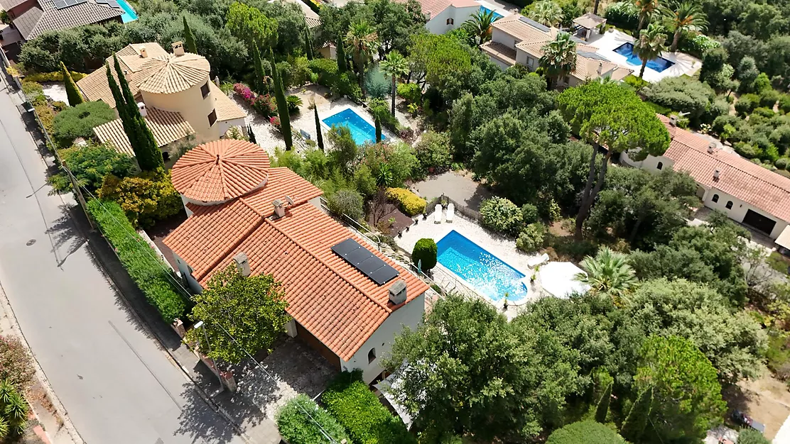 Detached Villa with Pool and Panoramic Mountain Views in Calonge