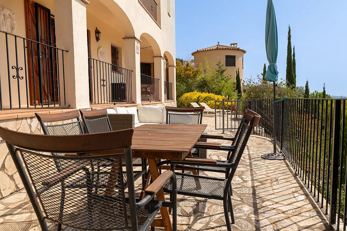 Detached Villa with Pool and Panoramic Mountain Views in Calonge