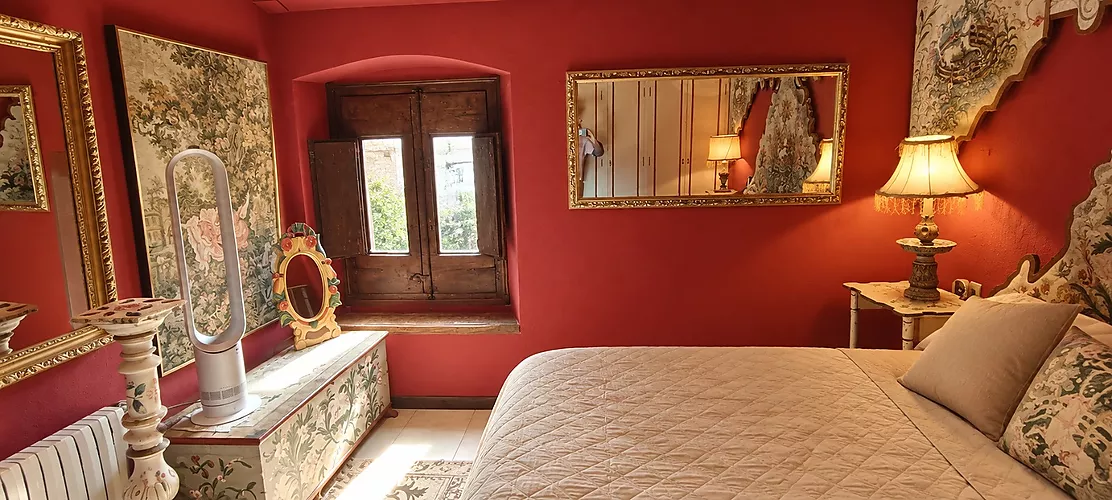 A HOUSE WITH HISTORY AND SOUL IN THE HEART OF CALONGE