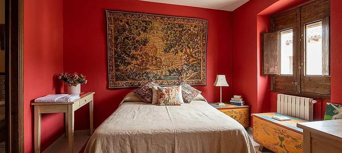 A HOUSE WITH HISTORY AND SOUL IN THE HEART OF CALONGE