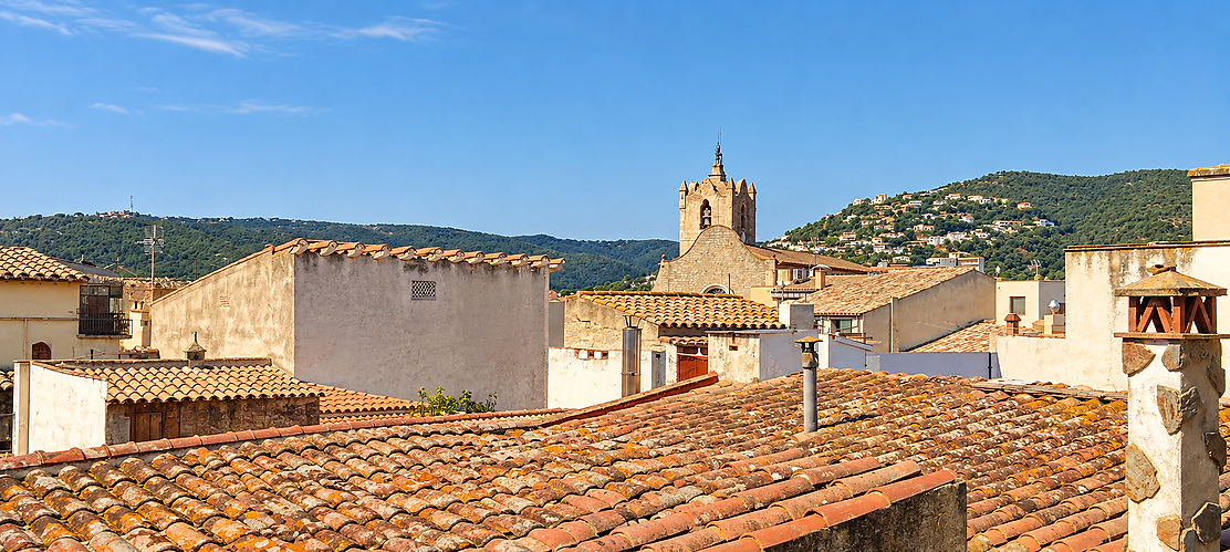 A HOUSE WITH HISTORY AND SOUL IN THE HEART OF CALONGE