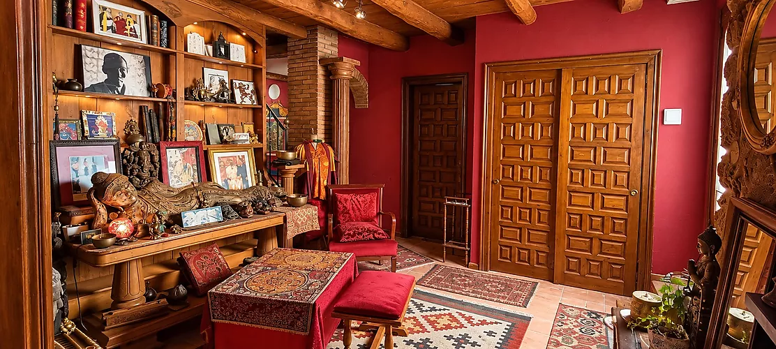 A HOUSE WITH HISTORY AND SOUL IN THE HEART OF CALONGE