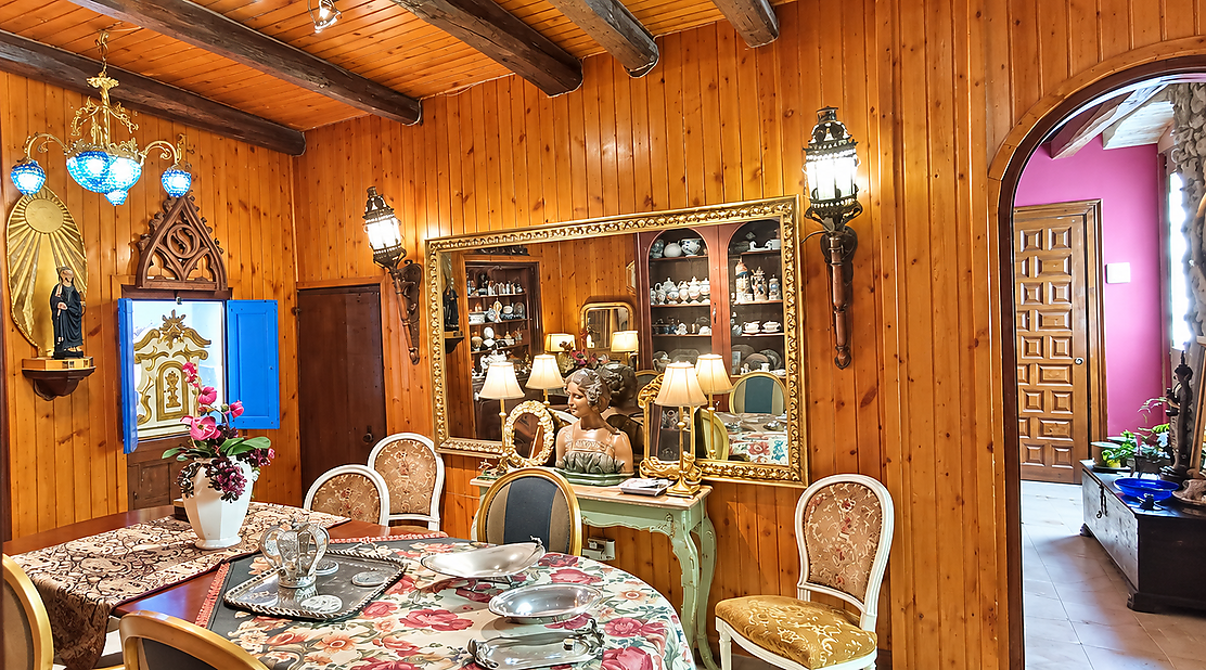 A HOUSE WITH HISTORY AND SOUL IN THE HEART OF CALONGE