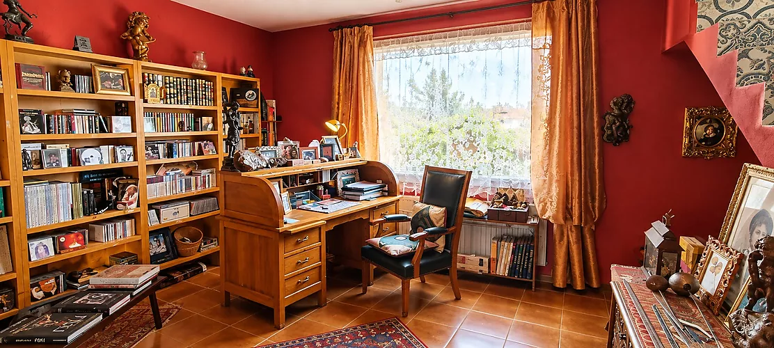A HOUSE WITH HISTORY AND SOUL IN THE HEART OF CALONGE