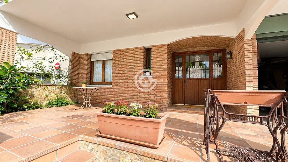 SPACIOUS 6-BEDROOM HOUSE WITH 2 BATHROOMS, GARAGE AND TERRACE IN PALAFRUGELL