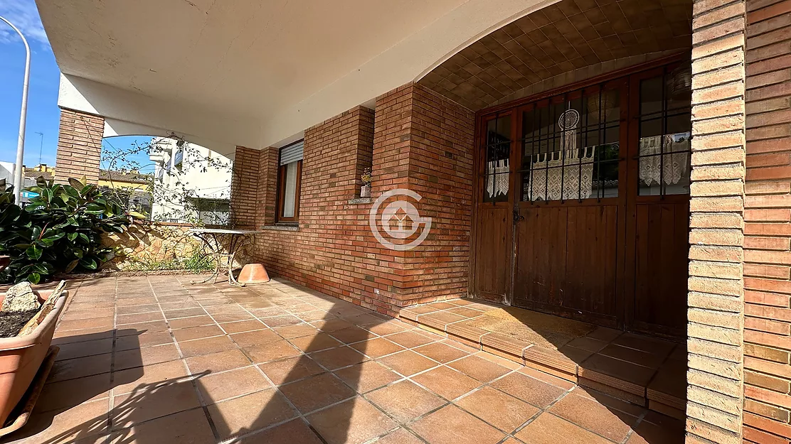 SPACIOUS 6-BEDROOM HOUSE WITH 2 BATHROOMS, GARAGE AND TERRACE IN PALAFRUGELL