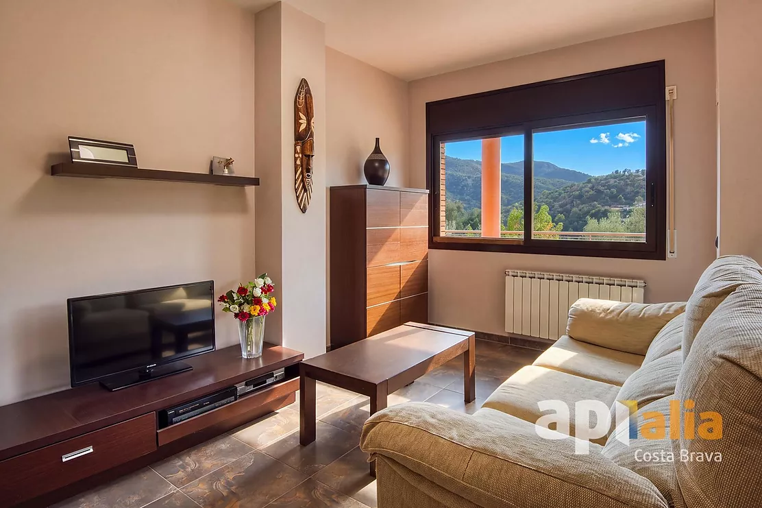 Spacious Villa with Pool, 6 Bedrooms and Large Garage in Calonge