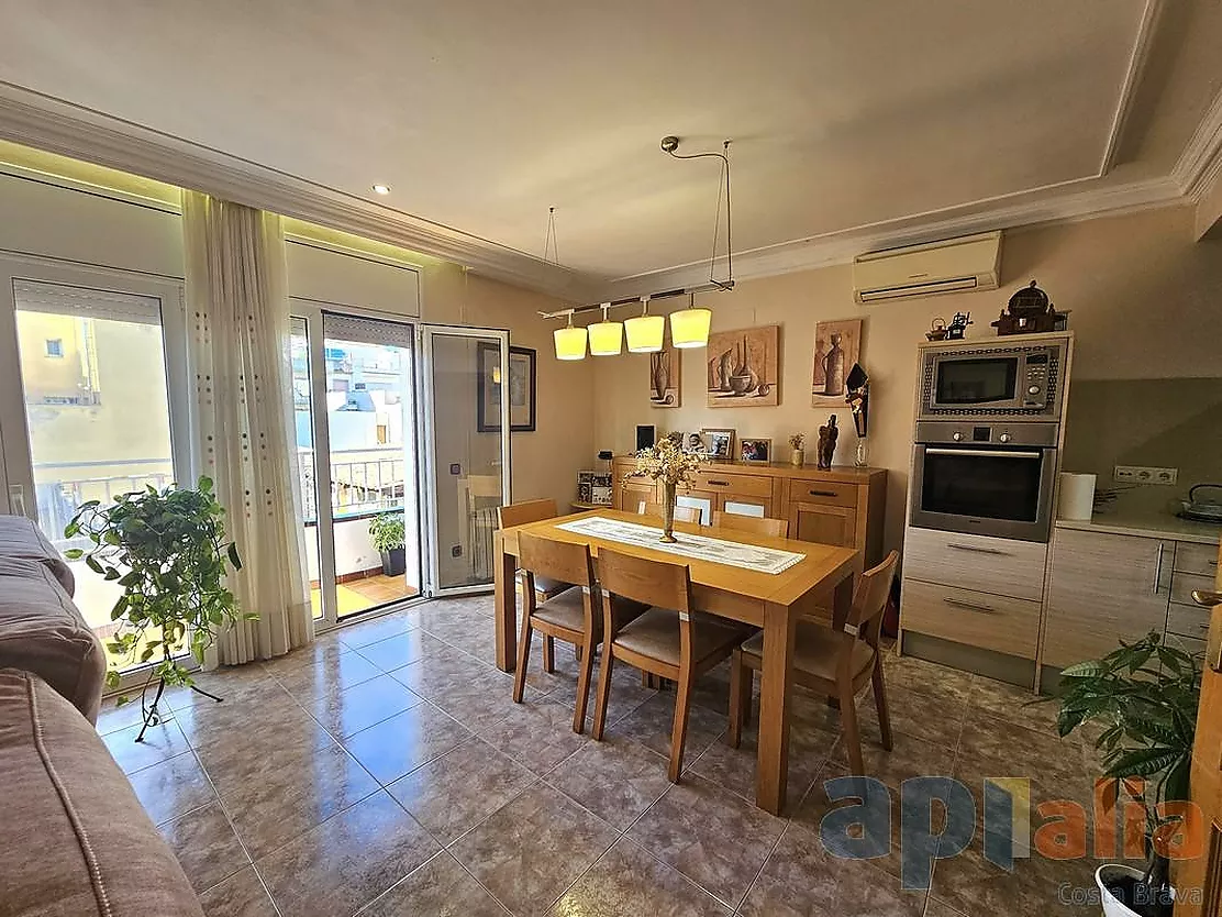DUPLEX AMB TERRASSA A SANT FELIU DE GU&Iacute;XOLS