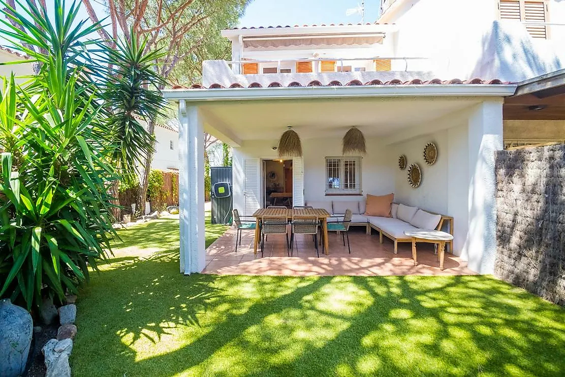 Encantadora casa adossada al cor de Platja d Aro, a només 2 minuts de la platja