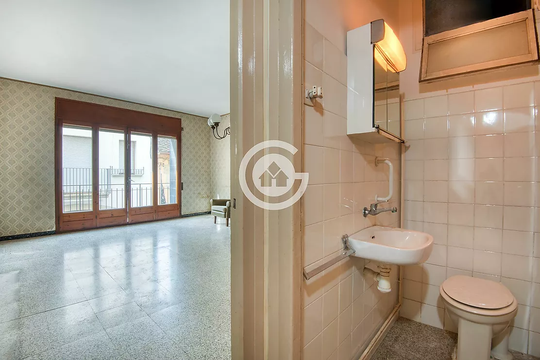 TOWNHOUSE WITH COMMERCIAL PREMISES IN THE CENTRE OF PALAFRUGELL A PROJECT WITH ENDLESS POSSIBILITIES