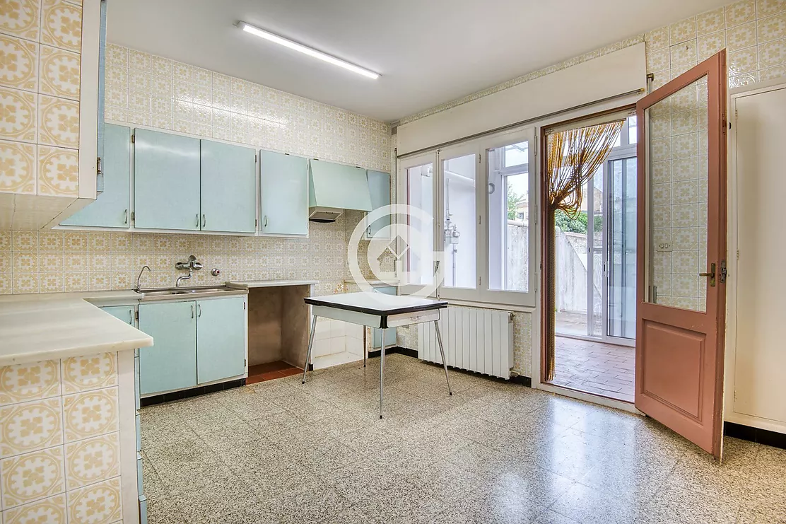 TOWNHOUSE WITH COMMERCIAL PREMISES IN THE CENTRE OF PALAFRUGELL A PROJECT WITH ENDLESS POSSIBILITIES