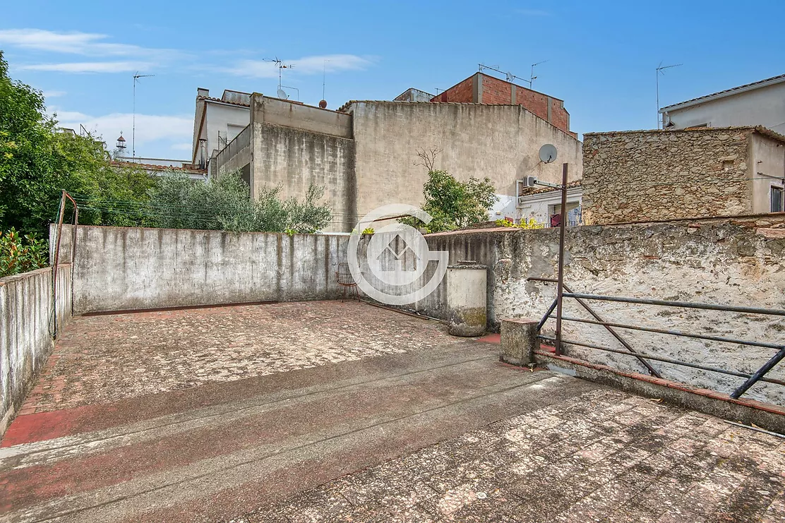 TOWNHOUSE WITH COMMERCIAL PREMISES IN THE CENTRE OF PALAFRUGELL A PROJECT WITH ENDLESS POSSIBILITIES