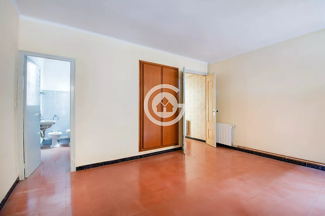 TOWNHOUSE WITH COMMERCIAL PREMISES IN THE CENTRE OF PALAFRUGELL A PROJECT WITH ENDLESS POSSIBILITIES