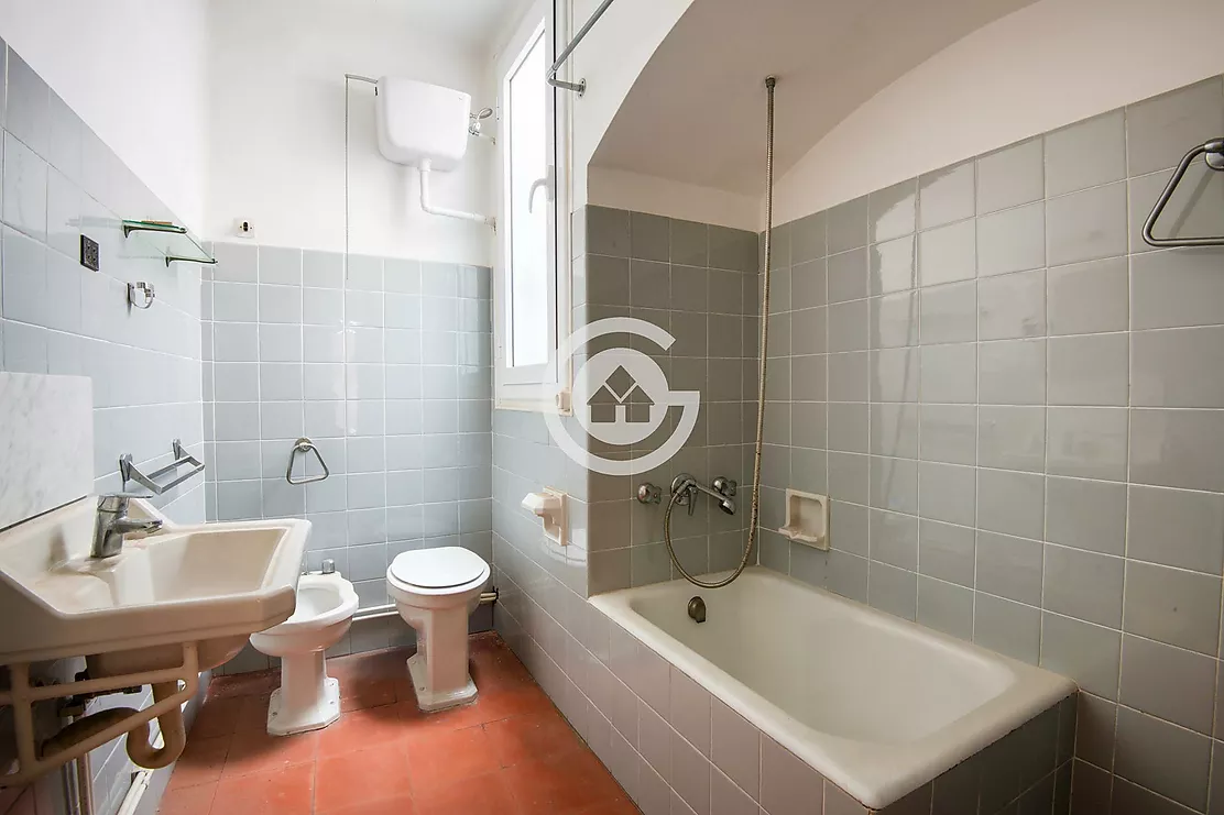 TOWNHOUSE WITH COMMERCIAL PREMISES IN THE CENTRE OF PALAFRUGELL A PROJECT WITH ENDLESS POSSIBILITIES
