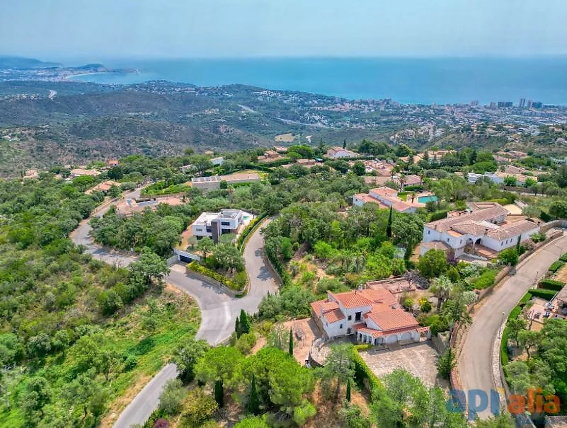 BUIDABLE PLOT IN THE PRESTIGIOUS MAS NOU RESIDENTIAL DEVELOPMENT SEA VIEWS
