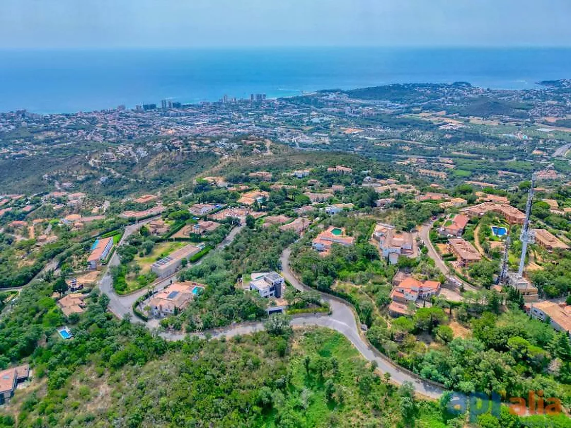 PARCEL.LA EDIFICABLE A LA PRESTIGIOSA URBANITZACIO MAS NOU AMB VISTES AL MAR