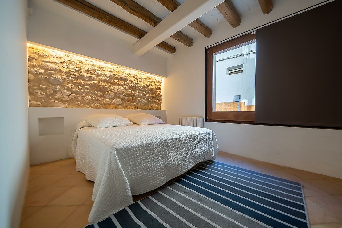 To make the dream of living in a renovated village house in the Empordà come true.