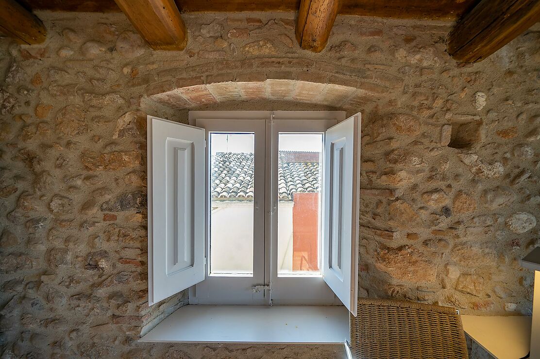 Pour réaliser le rêve de vivre dans une maison de village rénovée de l'Empordà.