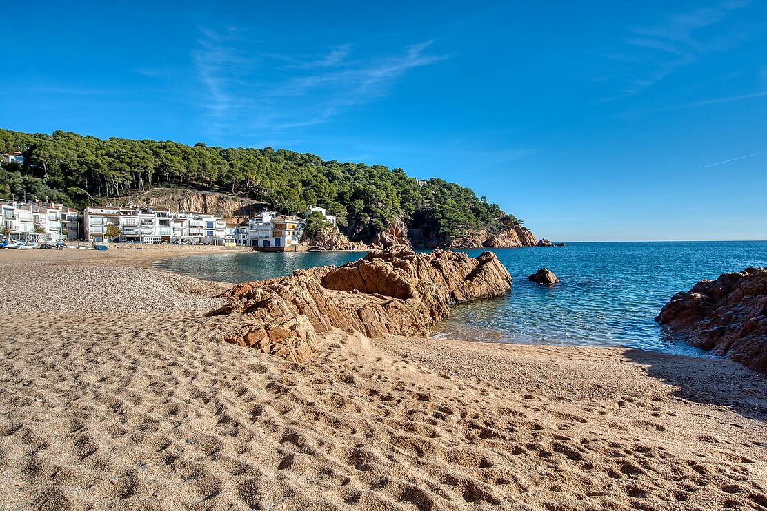 MAISON DE PÊCHEURS EN BORD DE MER À TAMARIU