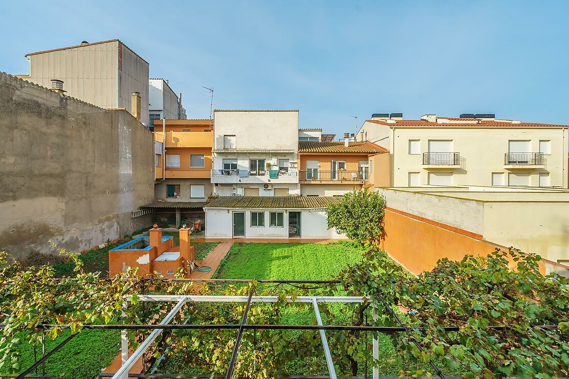 Casa familiar con jardín y garaje en una acogedora zona de Palafrugell.