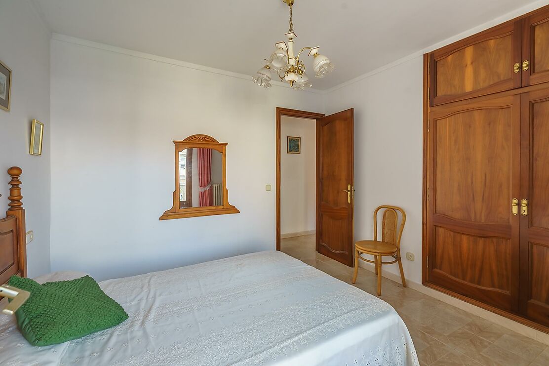Family house with garden and garage in a cozy area of Palafrugell.