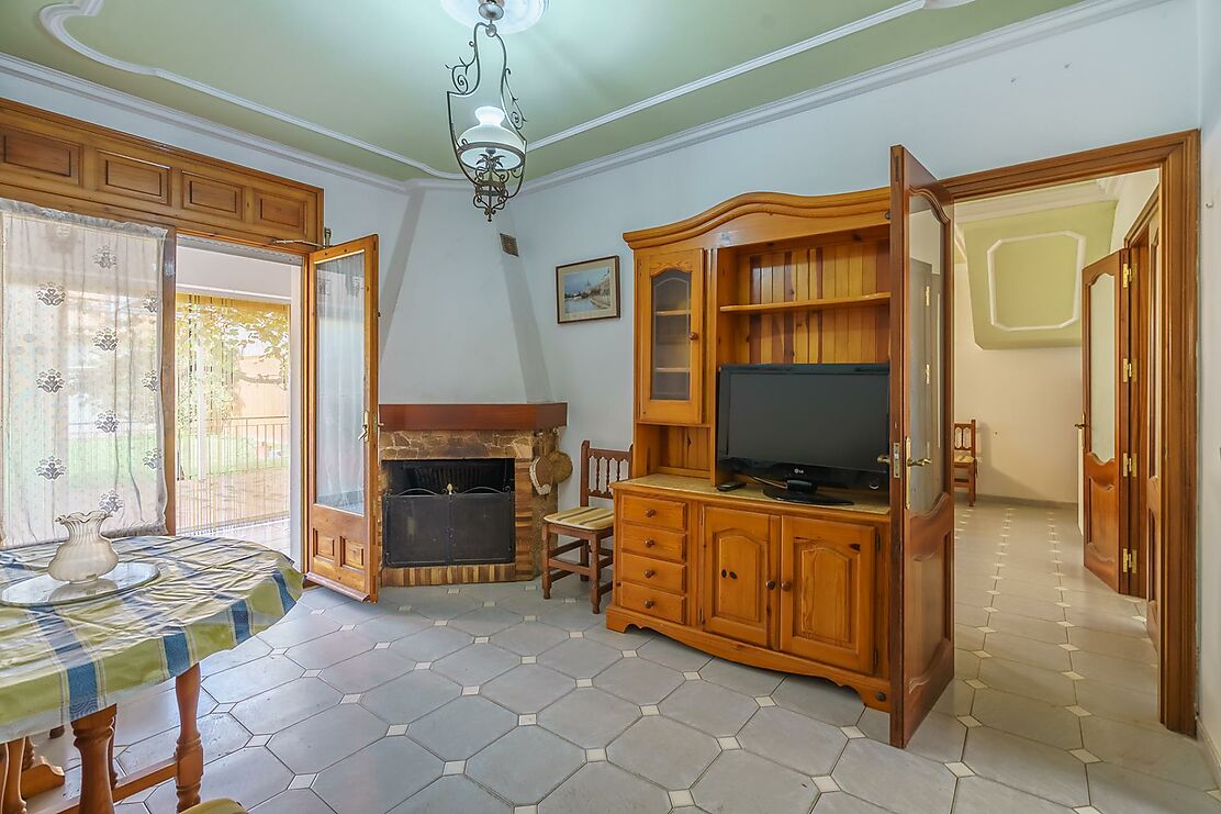 Casa familiar con jardín y garaje en una acogedora zona de Palafrugell.