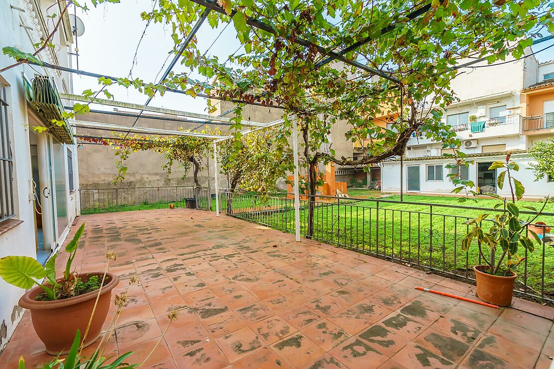 Casa familiar con jardín y garaje en una acogedora zona de Palafrugell.