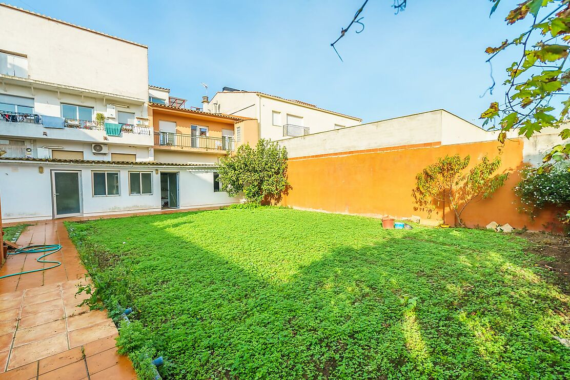 Casa familiar con jardín y garaje en una acogedora zona de Palafrugell.