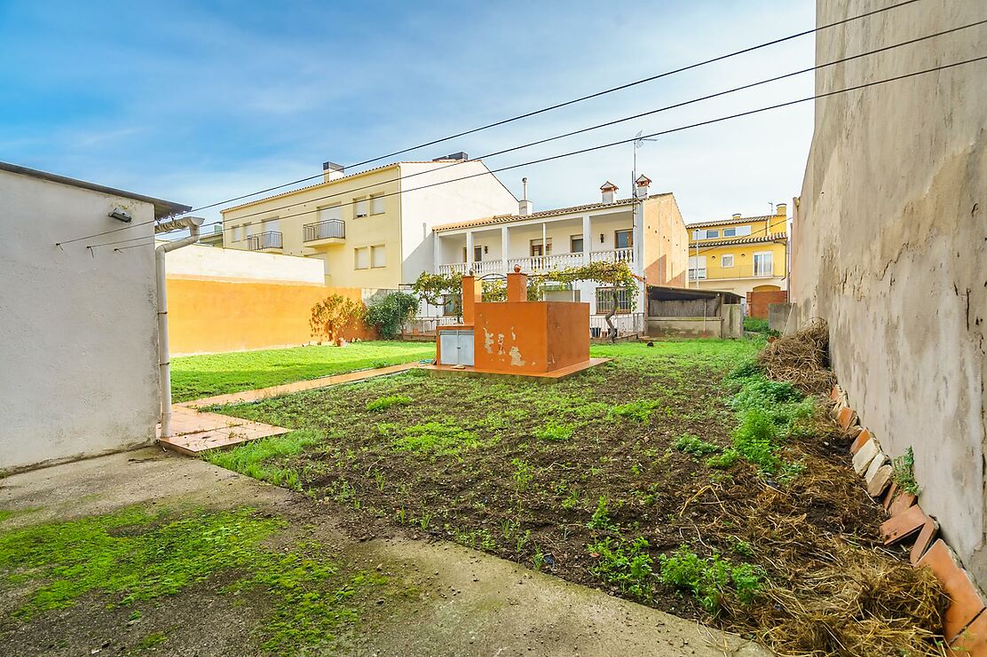 Casa familiar con jardín y garaje en una acogedora zona de Palafrugell.