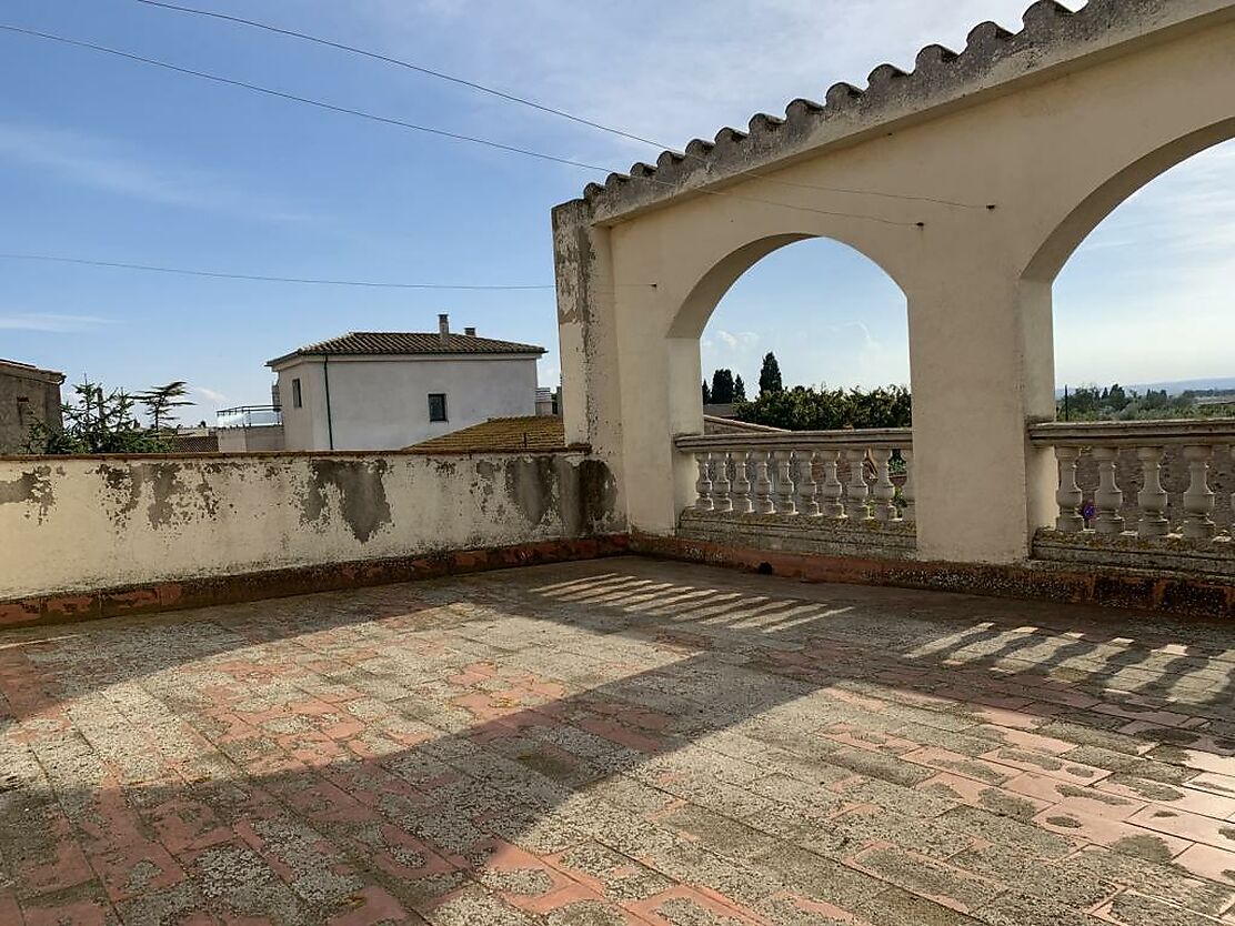 Maison spacieuse avec jardin et garage  à Riumors